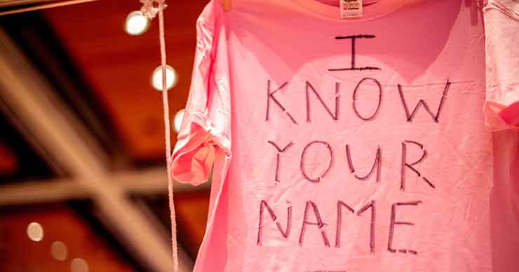 Shirt with the writing: I know your name